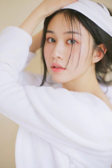 她在洗碗我在后面老扒